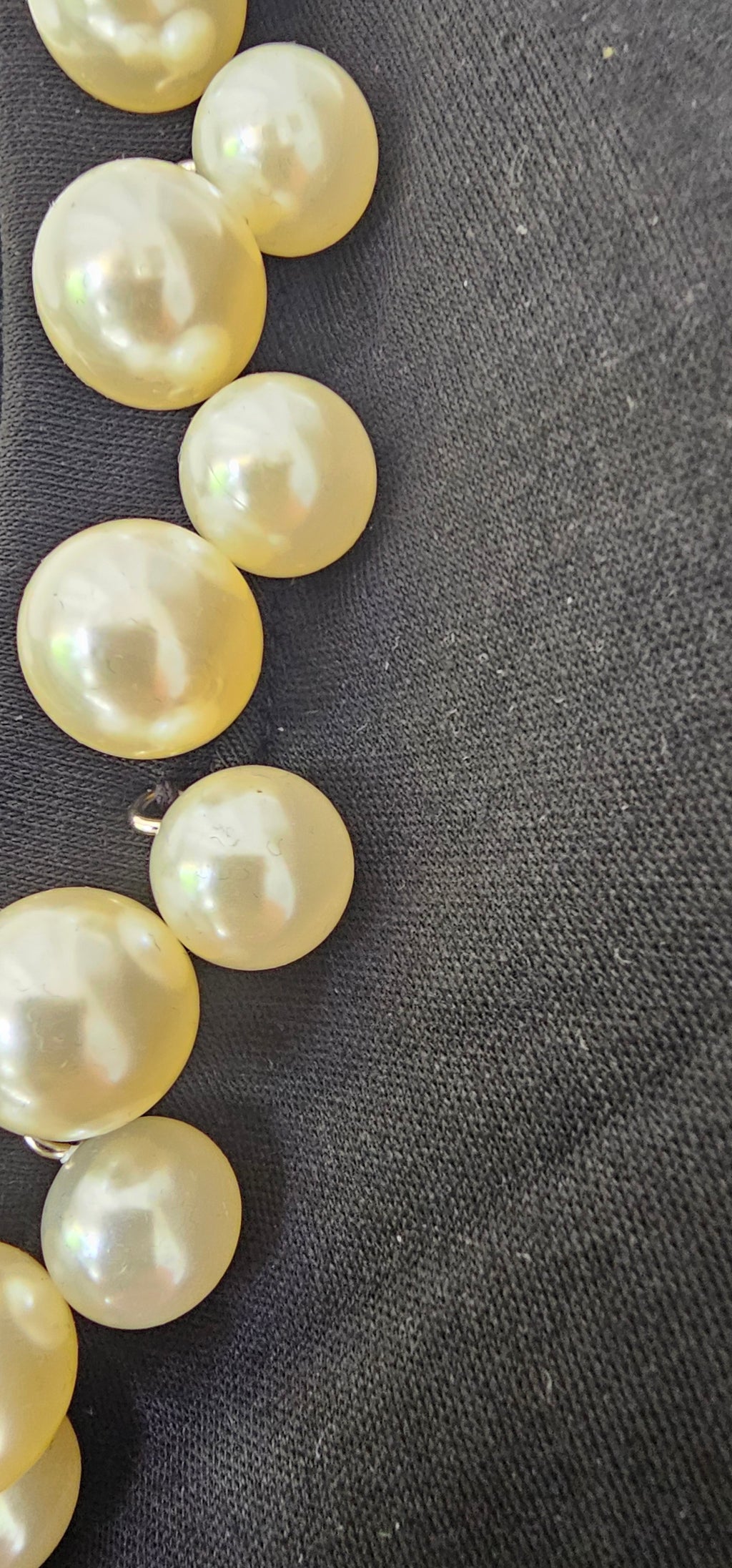 Top Noir avec Perles & Épaulettes