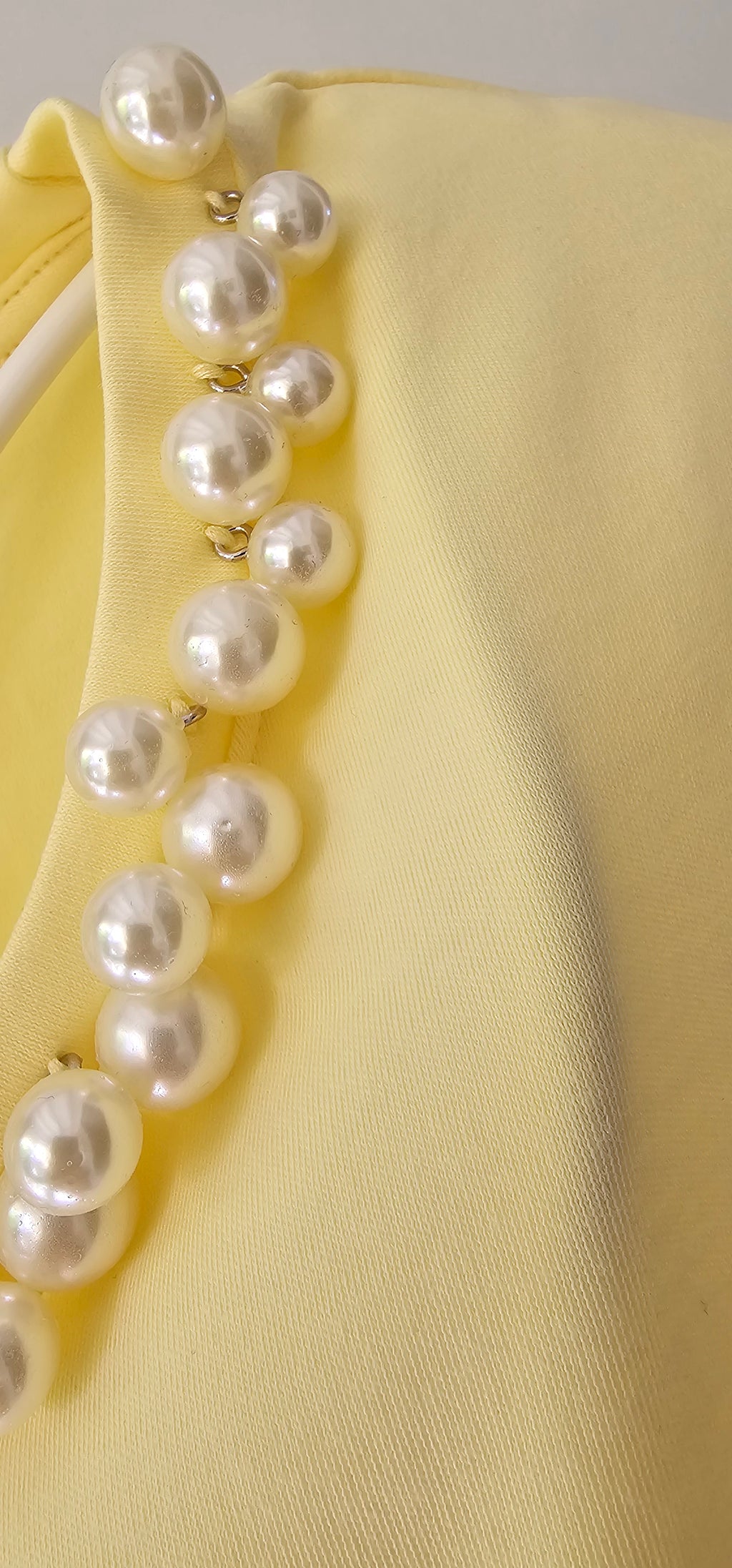 Top Jaune avec Perles & Épaulettes