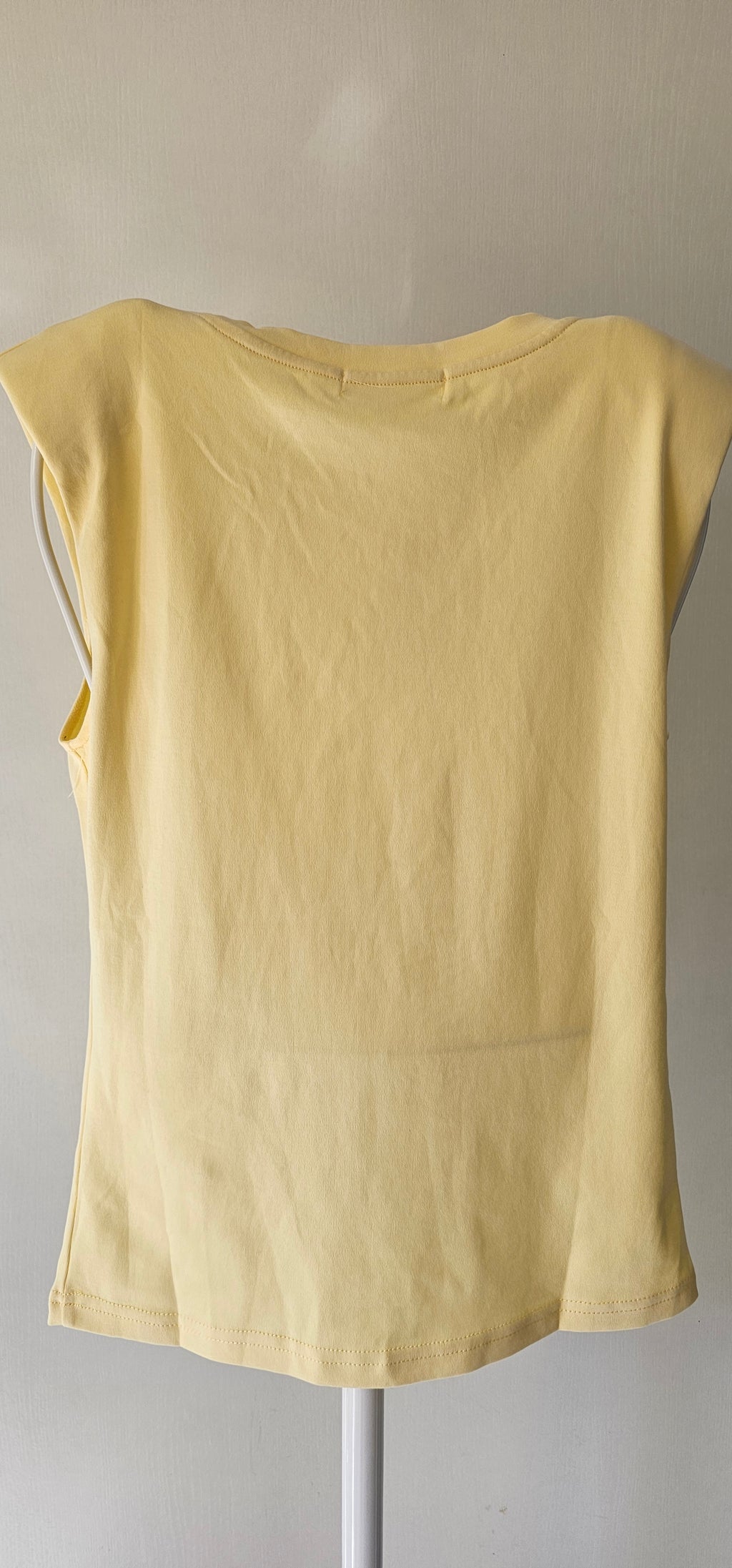 Top Jaune avec Perles & Épaulettes
