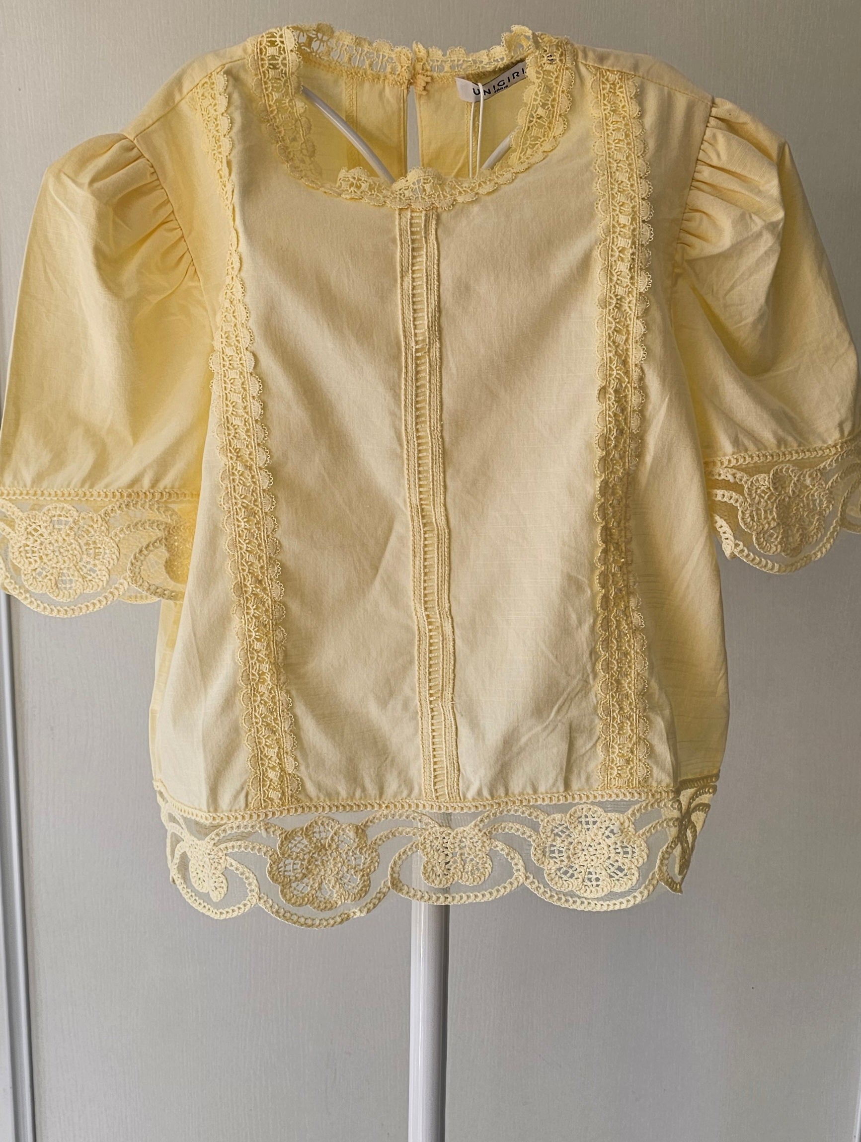 Blouse Jaune Dentelle Manches Courtes