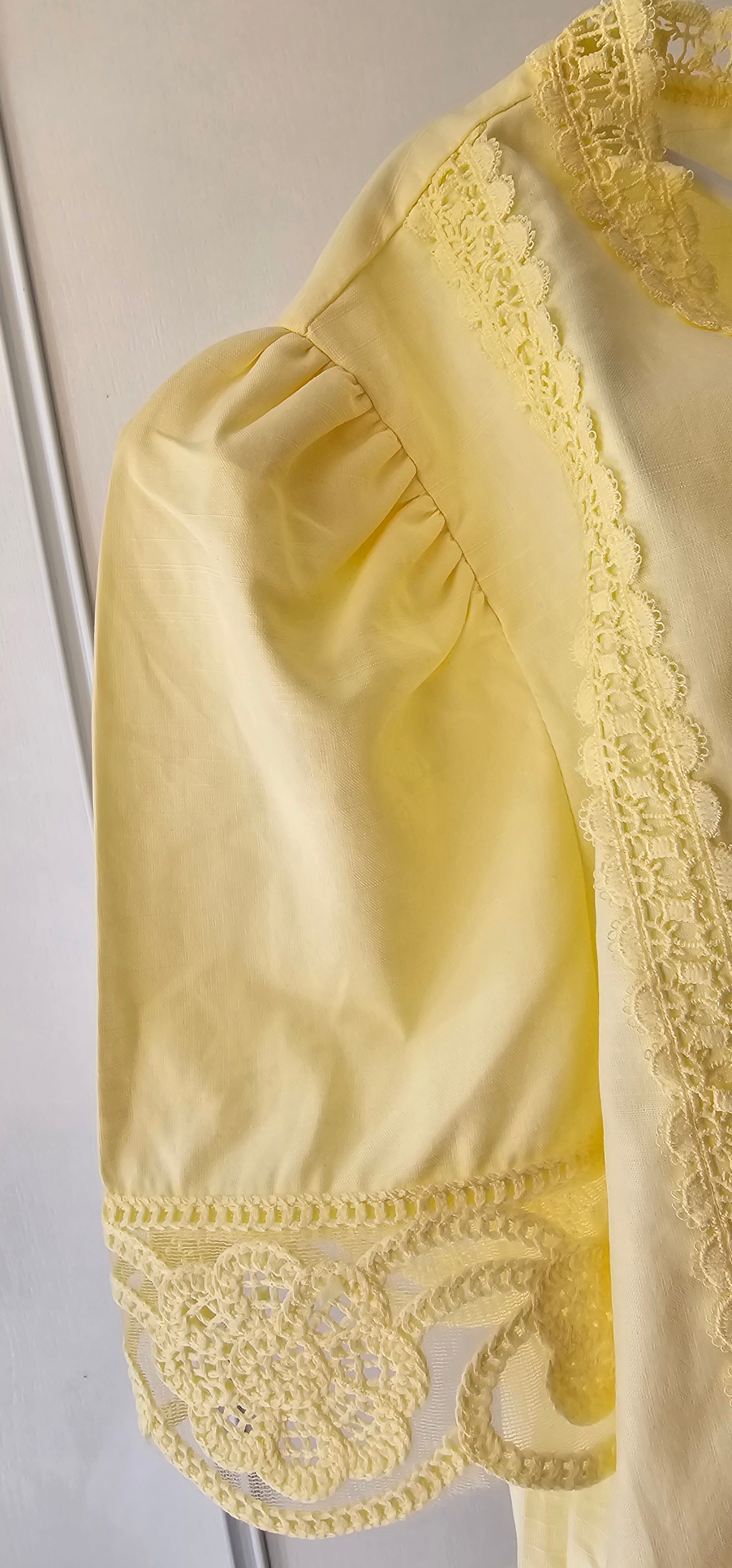 Blouse Jaune Dentelle Manches Courtes