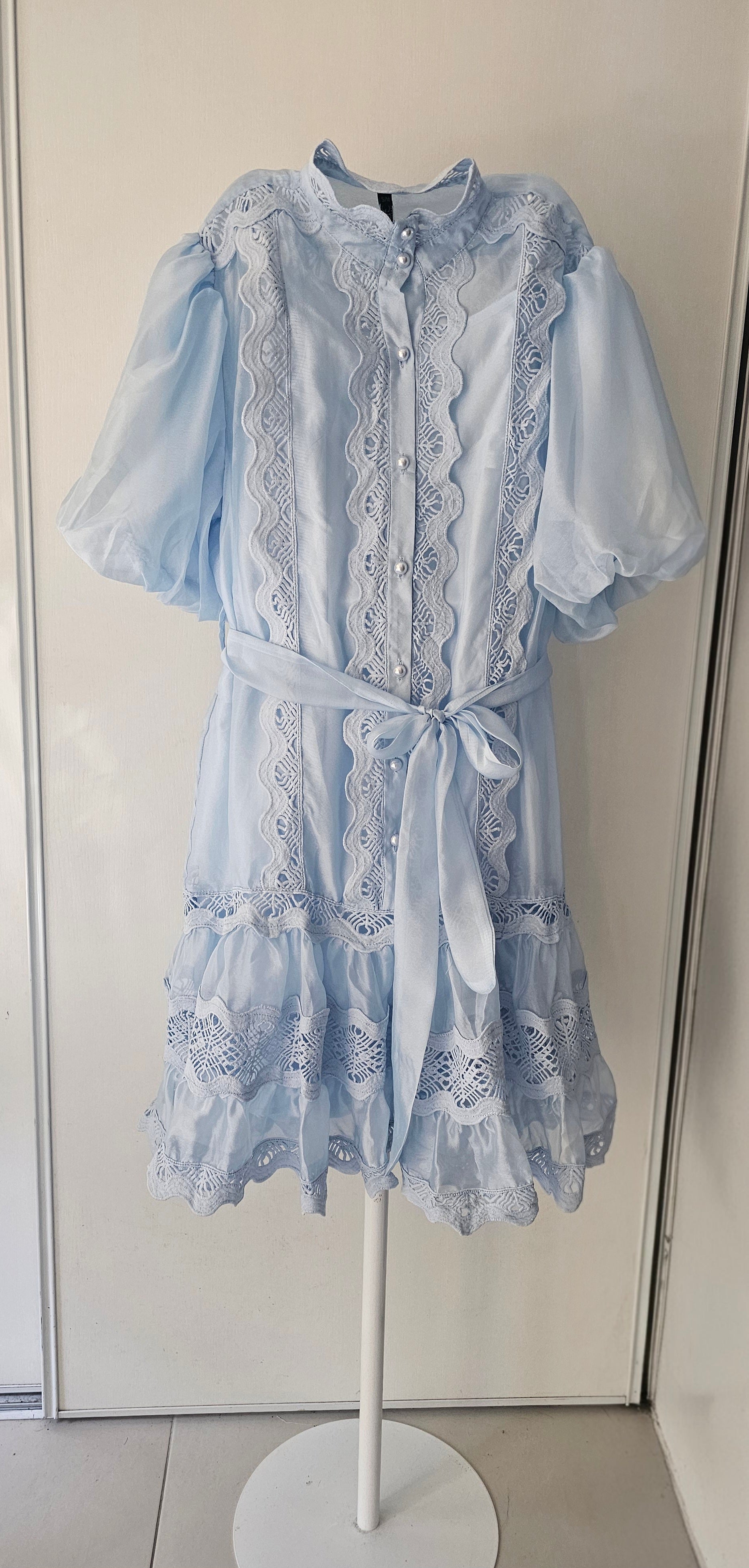 Robe Bleu Ciel Boutons & Ceinture