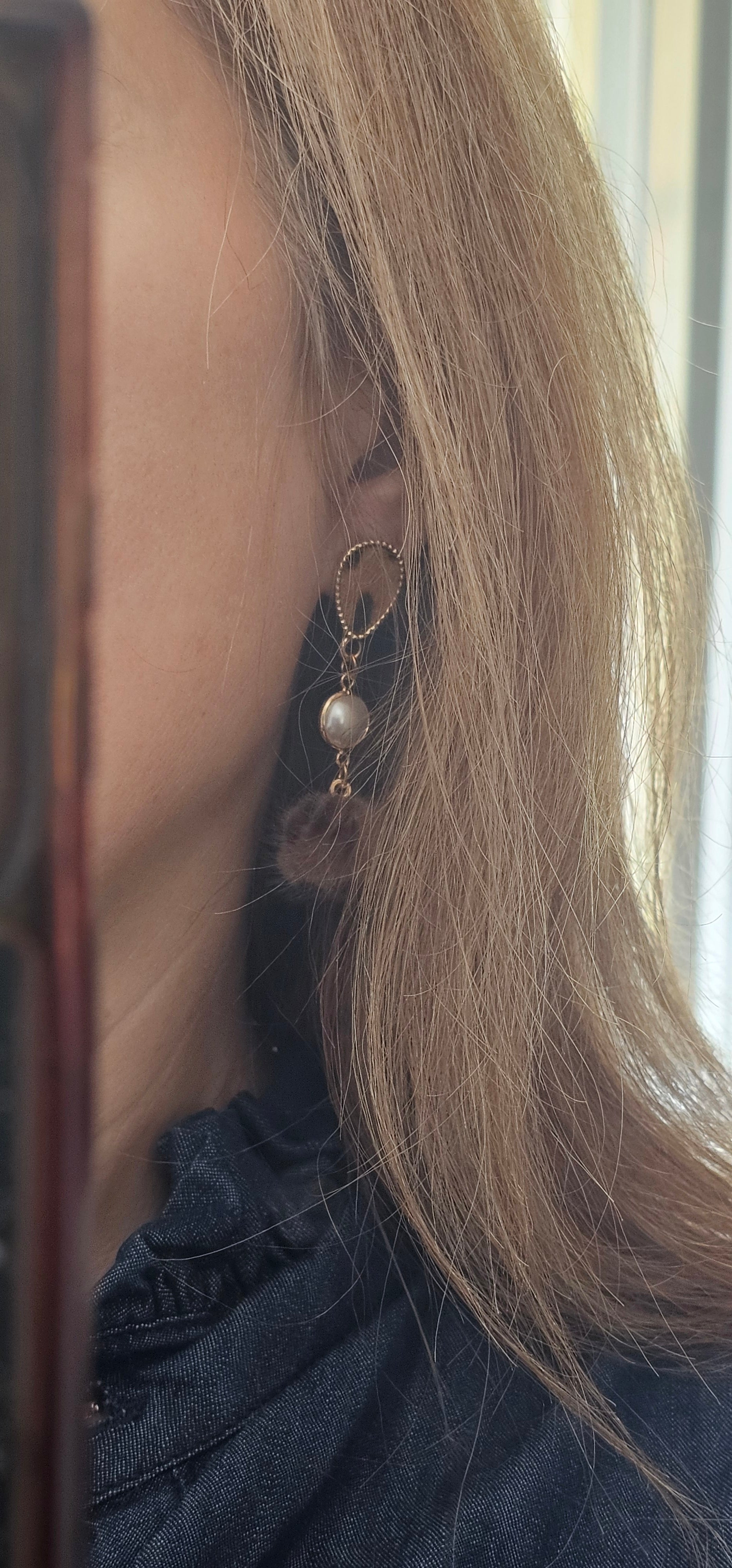 Boucles d'Oreilles Pompons Léopard & Perle – Pendantes Dorées