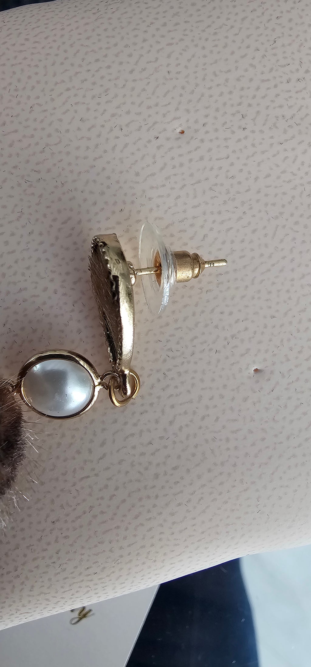 Boucles d'Oreilles Pompons Léopard & Perle – Pendantes Dorées