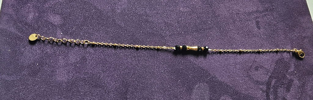 Bracelet Chaîne Dorée – Tube Doré Central & Cristaux Noirs Facettés