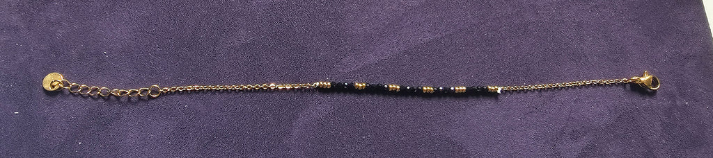 Bracelet Fin – Micro-Cristaux Noirs Facettés & Billes Dorées Alternées