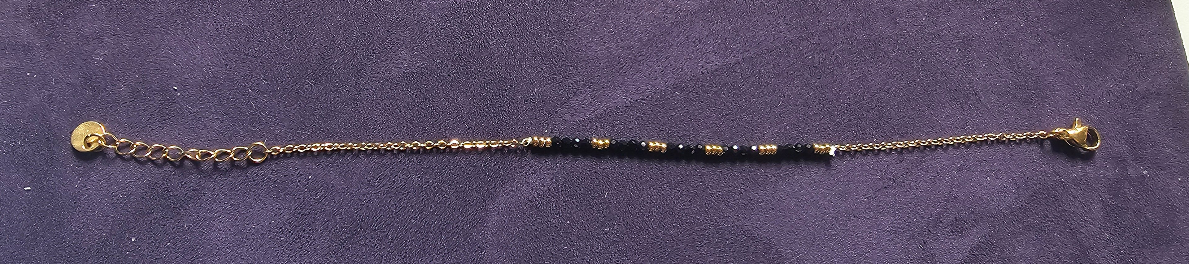 Bracelet Fin – Micro-Cristaux Noirs Facettés & Billes Dorées Alternées