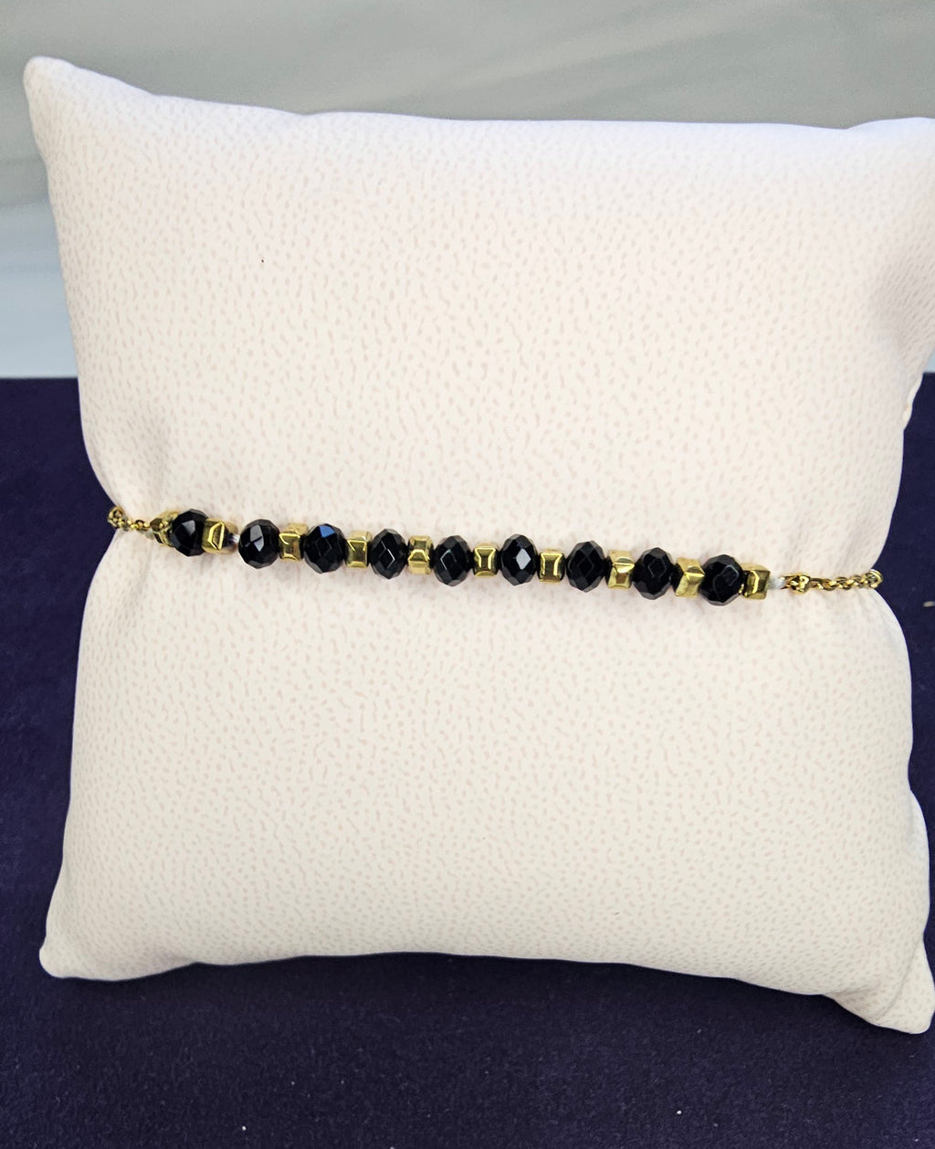 Bracelet Cristaux Noirs Facettés & Cubes Dorés