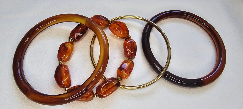 Set de 4 Joncs – Écaille Tortue, Perles Ambre & Doré