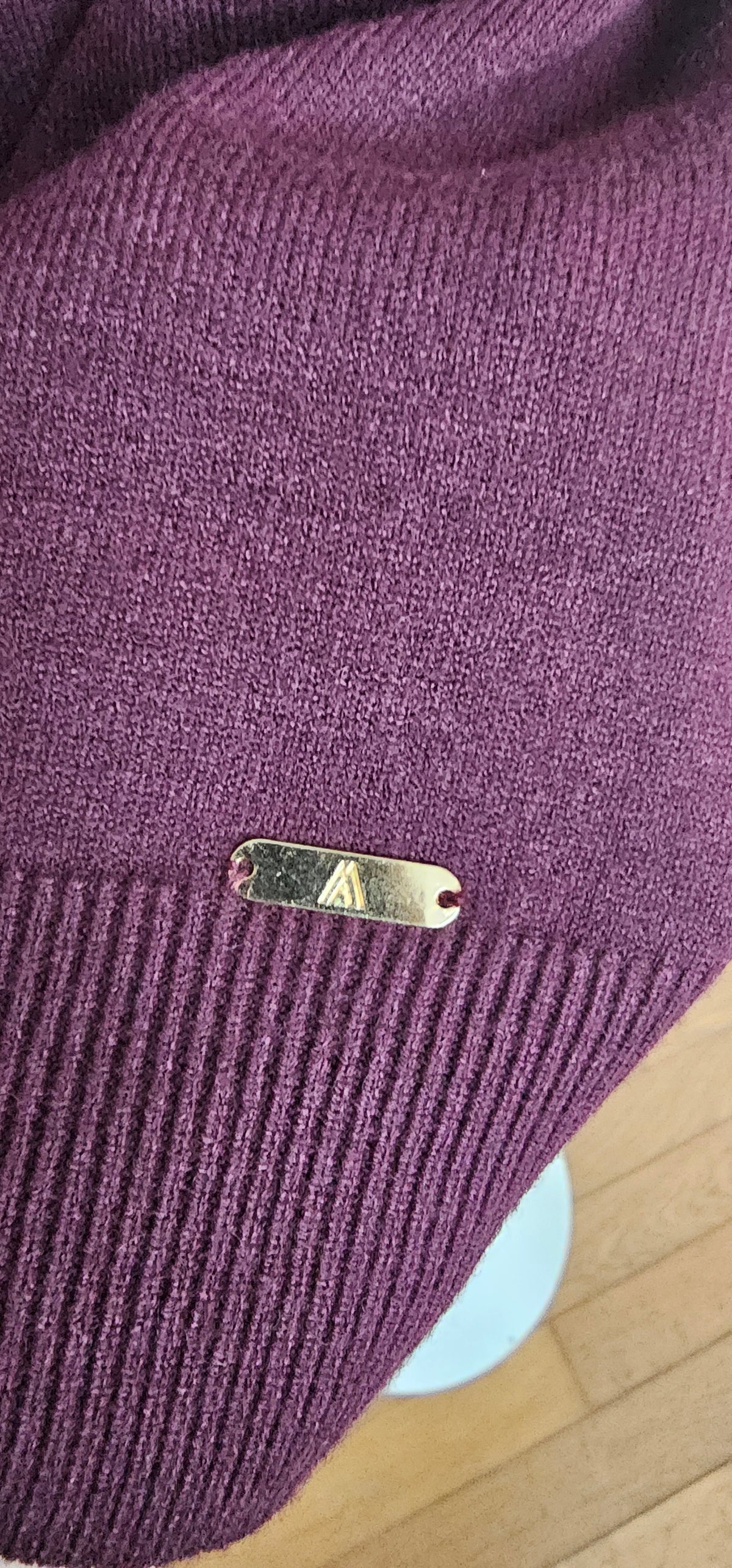 Pull Bordeaux Col V Broderie Anglaise