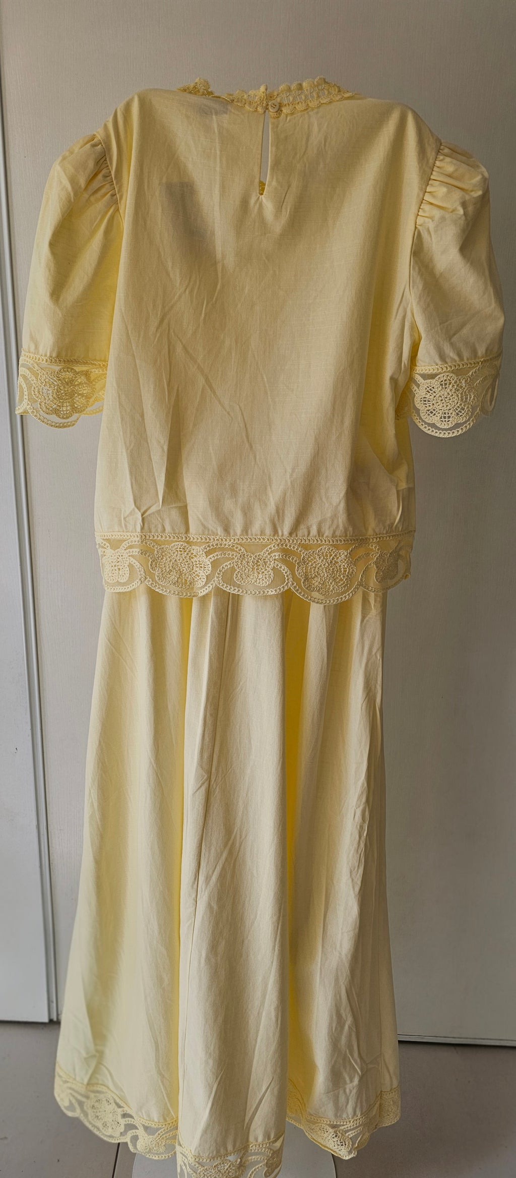 Ensemble Jupe & Blouse Jaune Claire en Dentelle
