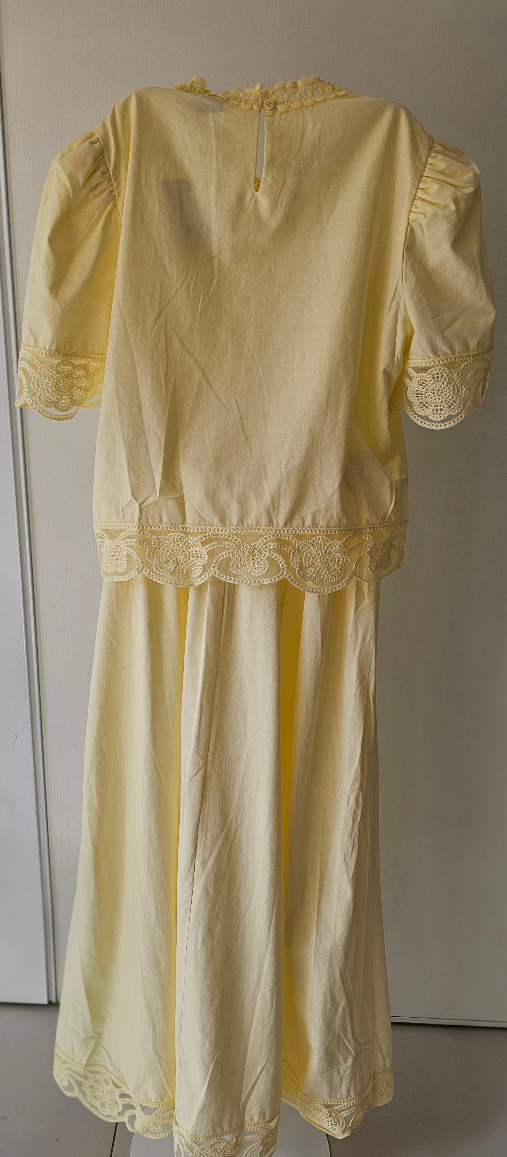 Ensemble Jupe & Blouse Jaune Claire en Dentelle