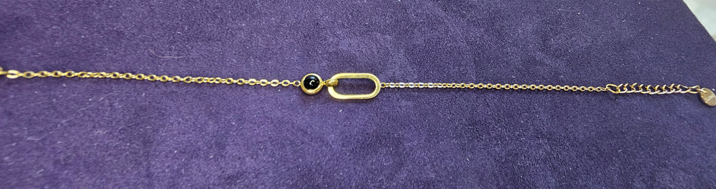 Bracelet Chaîne Dorée – Anneau Ovale & Cabochon Noir