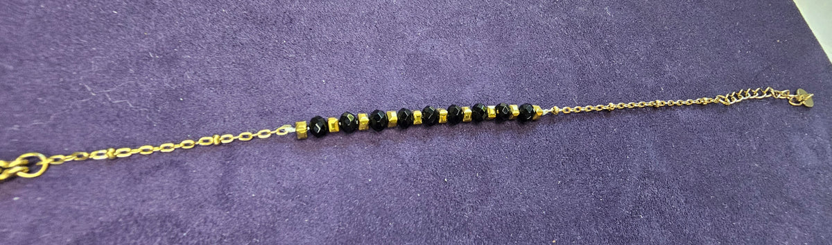 Bracelet Cristaux Noirs Facettés & Cubes Dorés