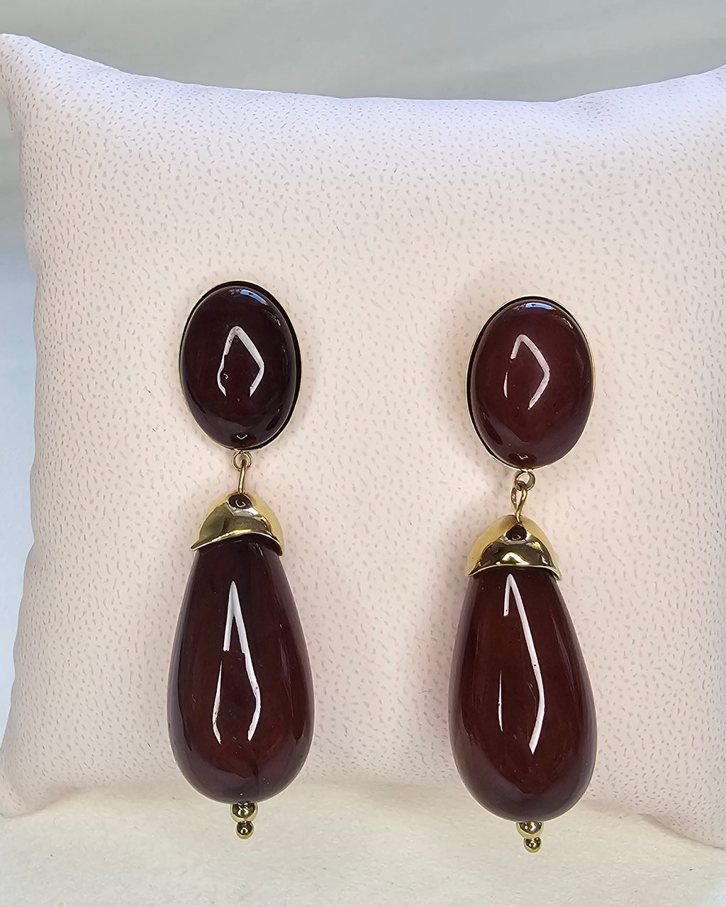 Boucles d'Oreilles Pendantes Cabochon Marron & Goutte Dorée