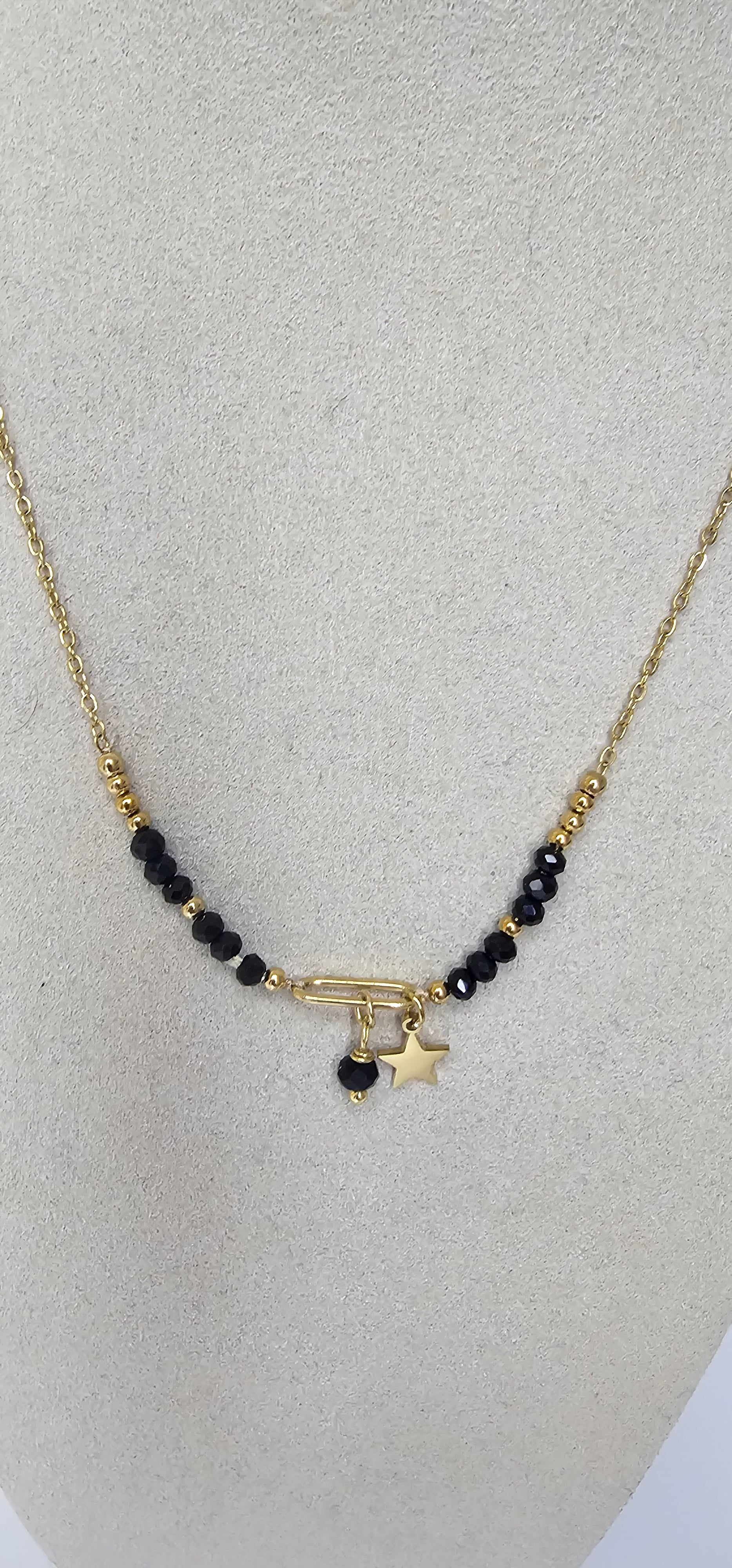 Collier épingle étoiles dorées et cristaux noirs sur chaîne fine dorée