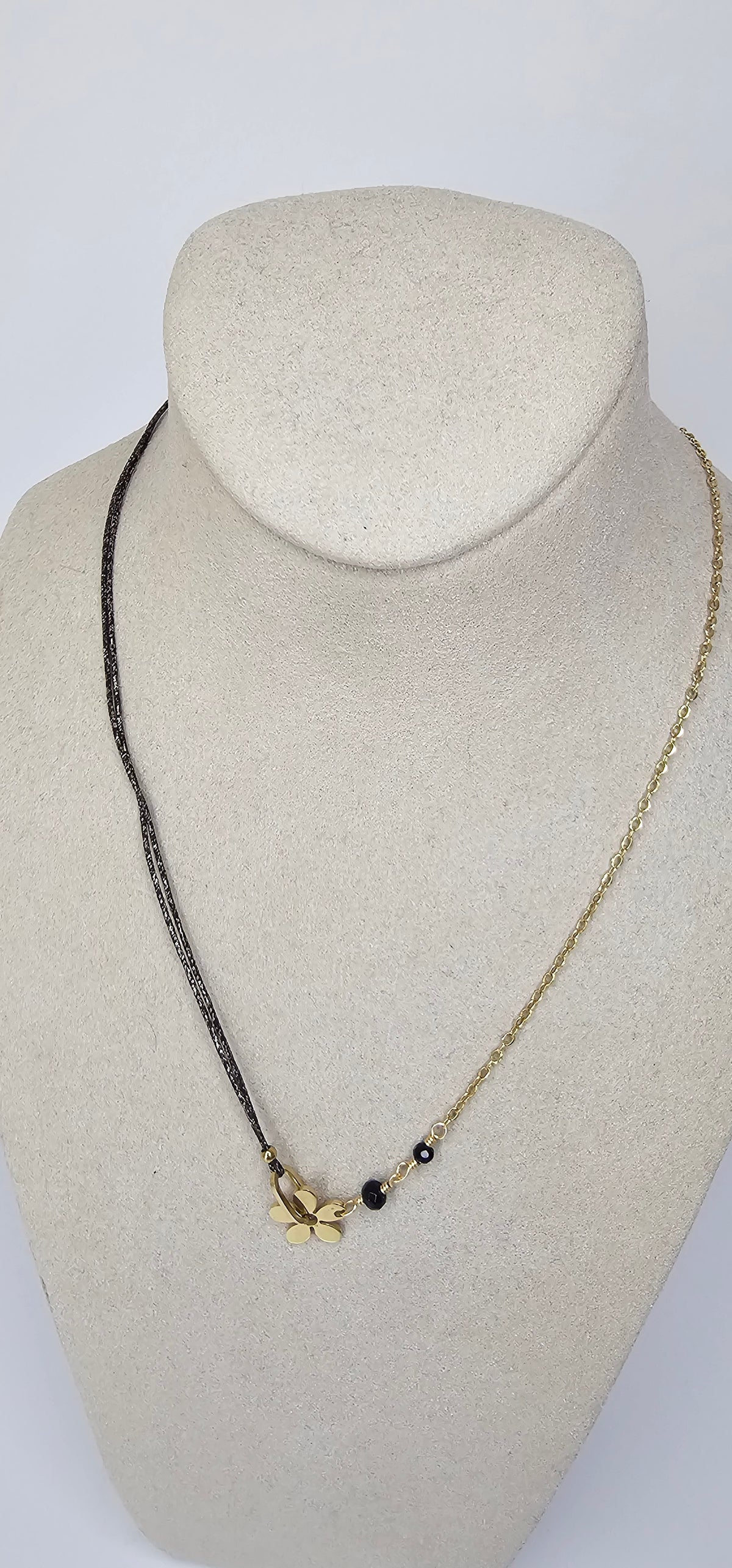 Collier Bimatière Fleur Dorée – Double Chaîne Noire & Dorée
